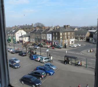 Apartment over looking Buxton Market Square Buitenkant foto